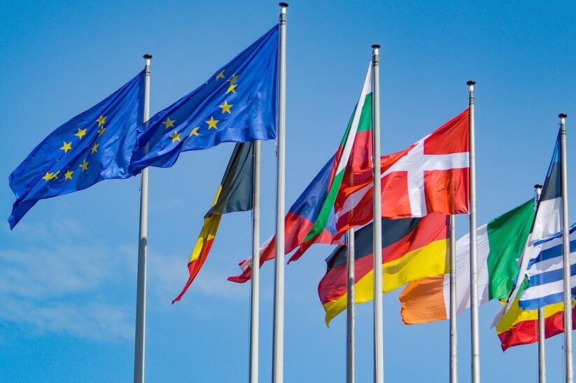Banderas de la Unión Europea celebrando el Día de Europa